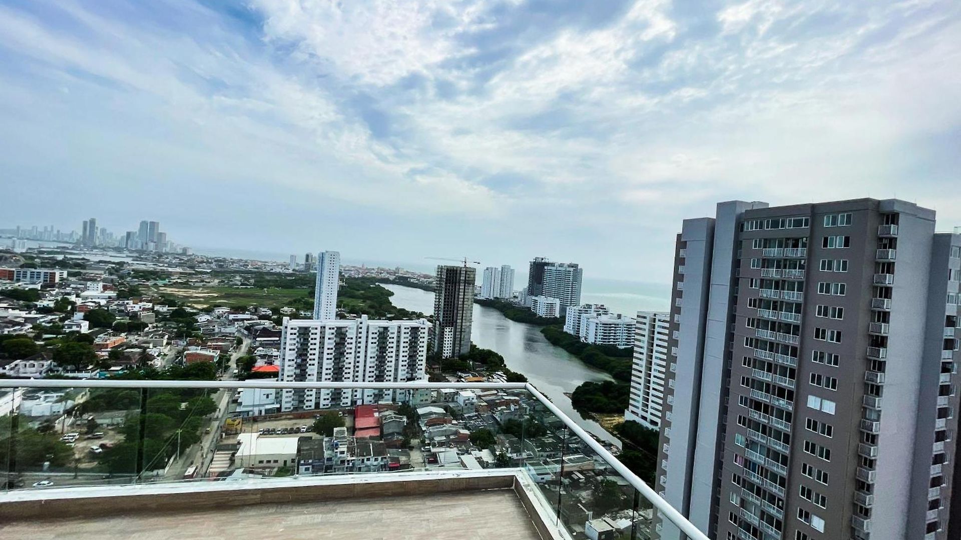 Piso 19 Mirador Oasis Costero Apartamento